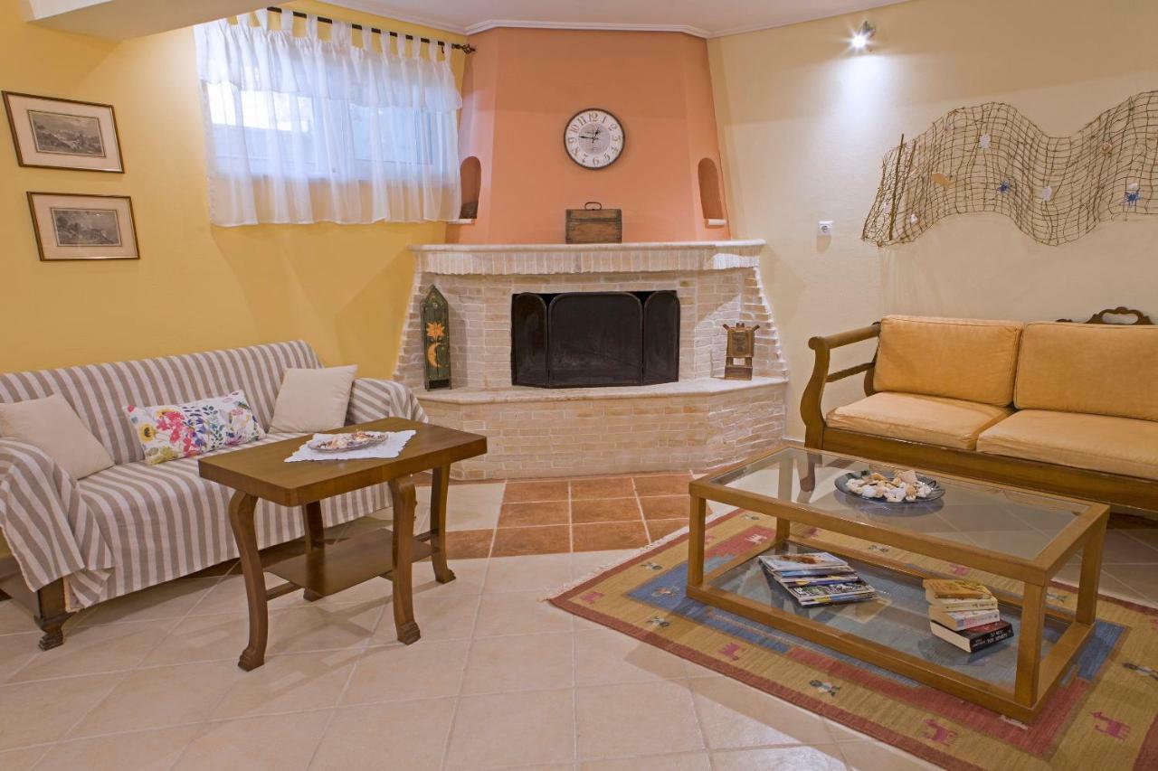 Remezzo Apartments Akrogiali الغرفة الصورة